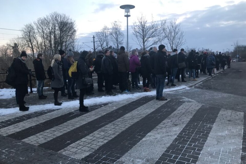 Många väntade på ersättningsbuss i Rydsgård.