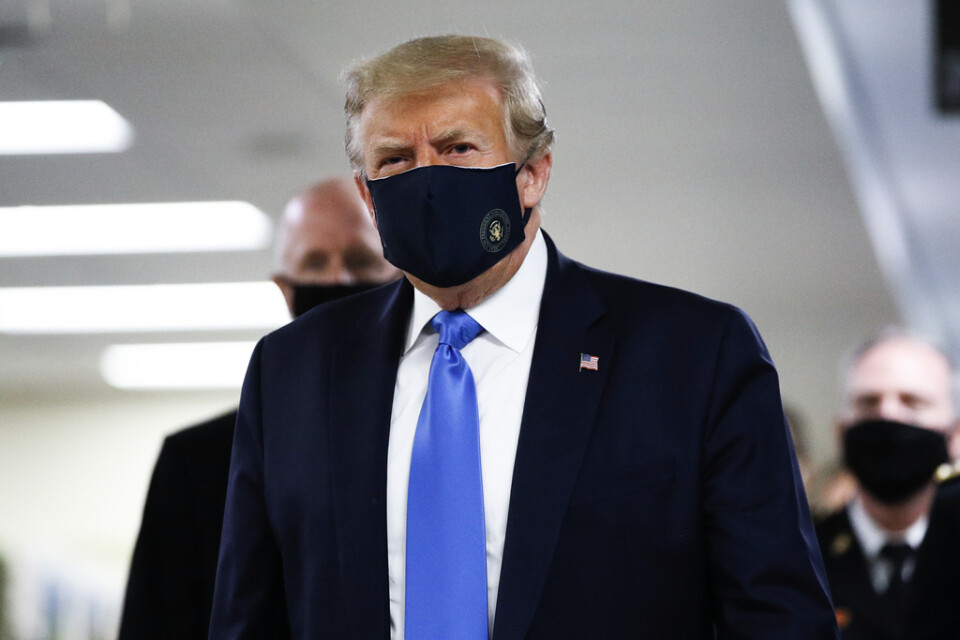 USA:s president Donald Trump vid ett besök på ett militärsjukhus.