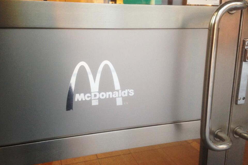 När Farzad Morshedian fick sina hamburgare på McDonald's stod det \"blattekille\" på kvittot. Nu ber restaurangägaren om ursäkt, skriver Göteborgs-Posten. Morshedian gjorde sin beställning i drive-in-luckan på McDonald's i Mölndal, söder om Göteborg. Sed