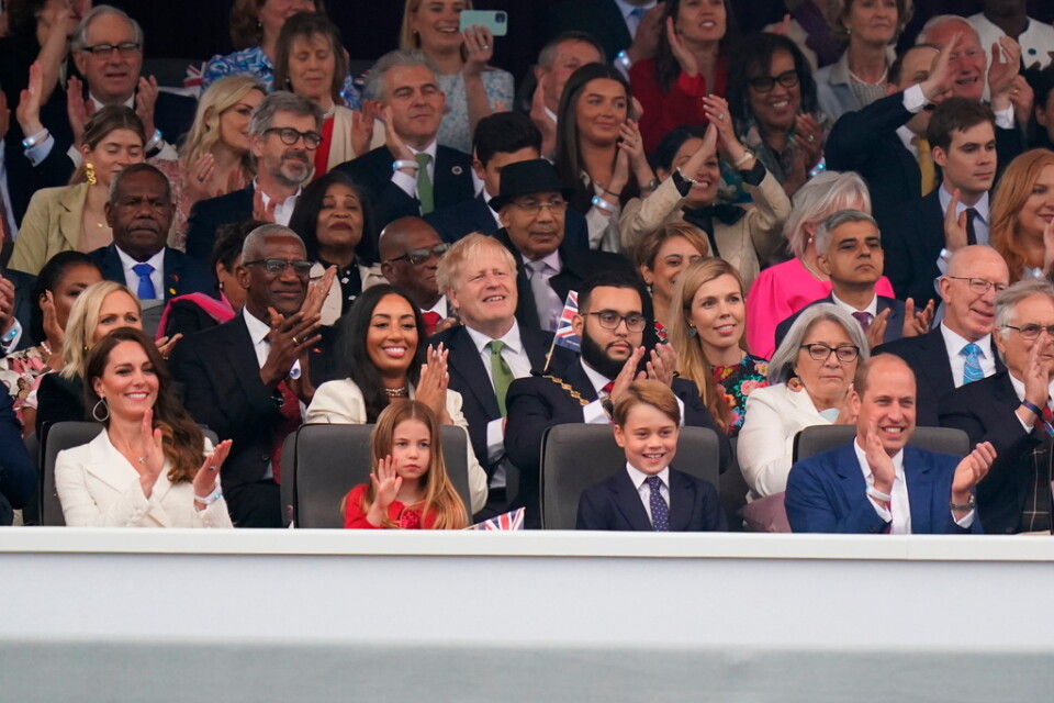 På bilden syns bland annat Storbritanniens premiärminister Boris Johnson och prins William under konserten.