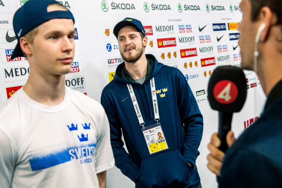 Elias Pettersson intervjuas under VM.