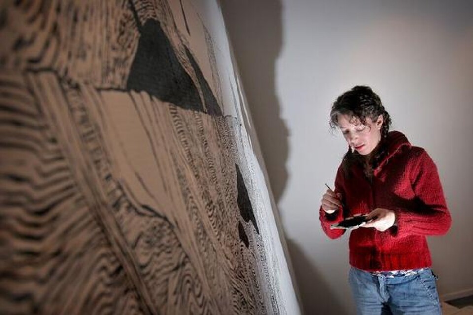 Madelene Oldeman fyller väggarna med sina seriefigursinspirerade bilder.