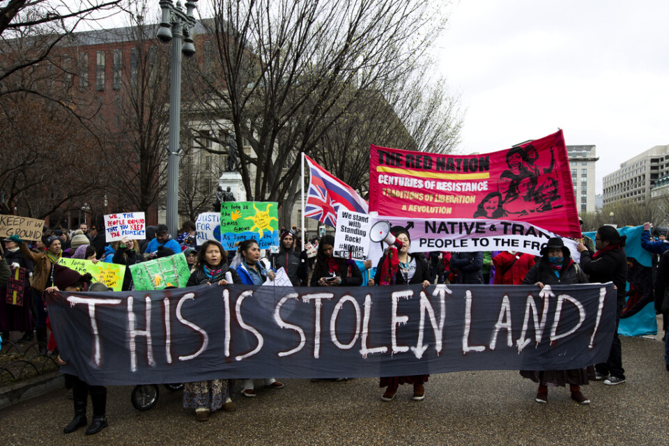 Motståndarna mot oljeledningen Dakota Access har vunnit en juridisk seger – efter många års strid. Här en demonstration utanför Vita huset 2017.