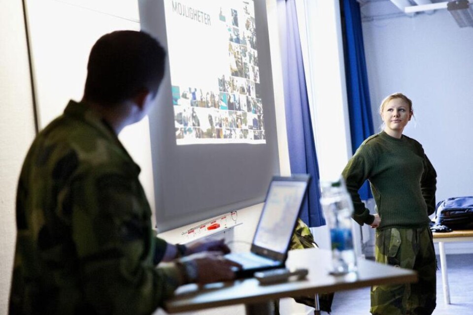 Victor Åkarelund och Matilde Emanuelsson skapade intresse för jobb inom Försvarsmakten. FOTO: PERNILLA RUDENWALL PETRIE
