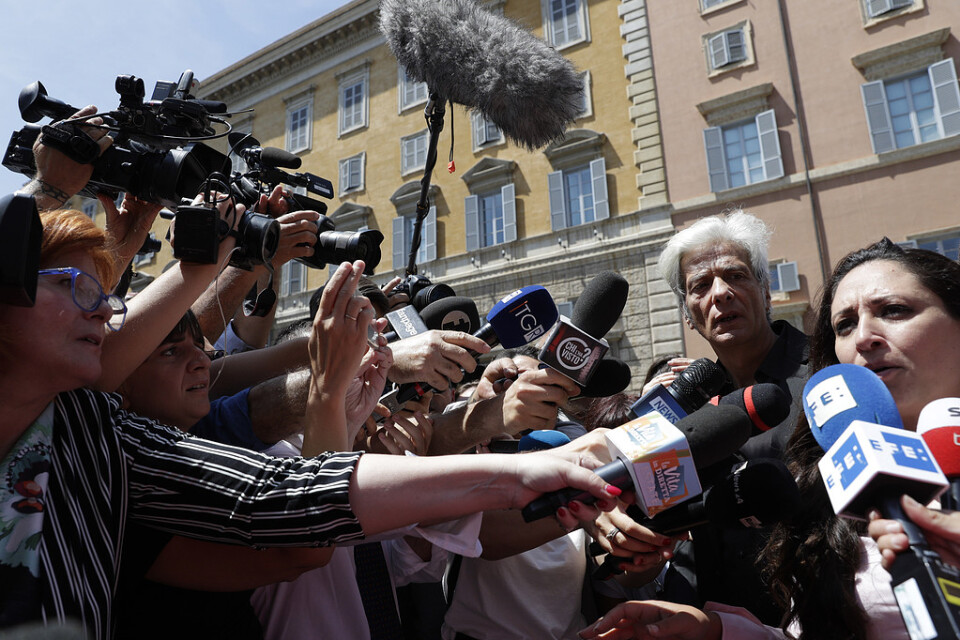 Pietro Orlandi, bror till Emanuela Orlandi som försvann 1983, träffar reportrar i Vatikanen efter att gravarna öppnats.