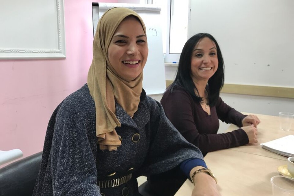 Amani Aruri   och Amal Abusrour jobbar för den palestinska organisationen Women center for legal aid and counselling. Foto Stefan Eklund