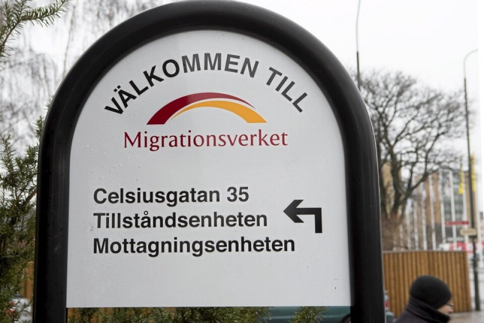 ”De som sköter sig, lär sig svenska och vill bo här, de ska utvisas. Helt vansinnigt”, skriver insändarskribenten.