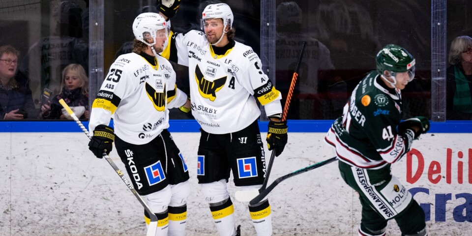 Marcus Bergman och Mikael Frycklund firar efter att de satt Västerås tredje mål för kvällen.