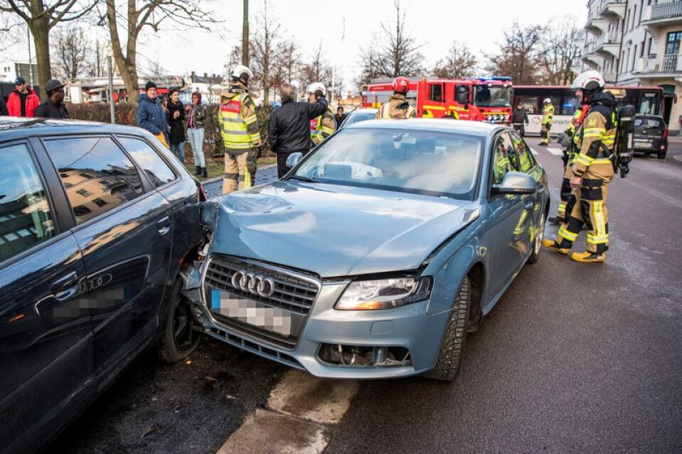 Mannen kraschade in i en parkerad bil på Norra Kungsgatan i december förra året.
