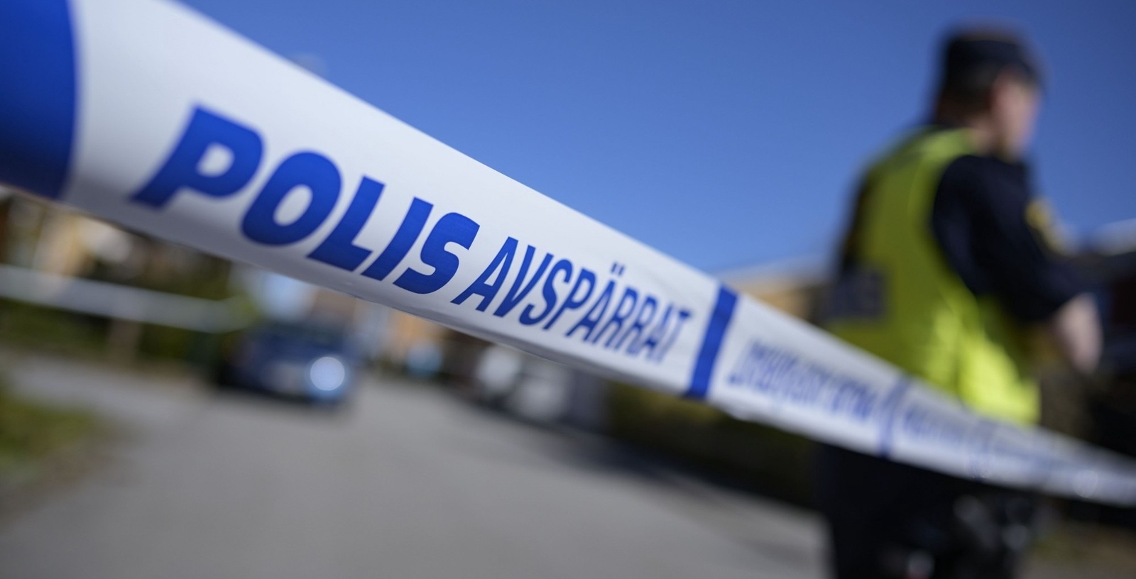 Polis och avspärrningar på Gunnesbo i Lund efter ett grovt brott på långfredagsmorgonen. 
Foto: Johan Nilsson / TT