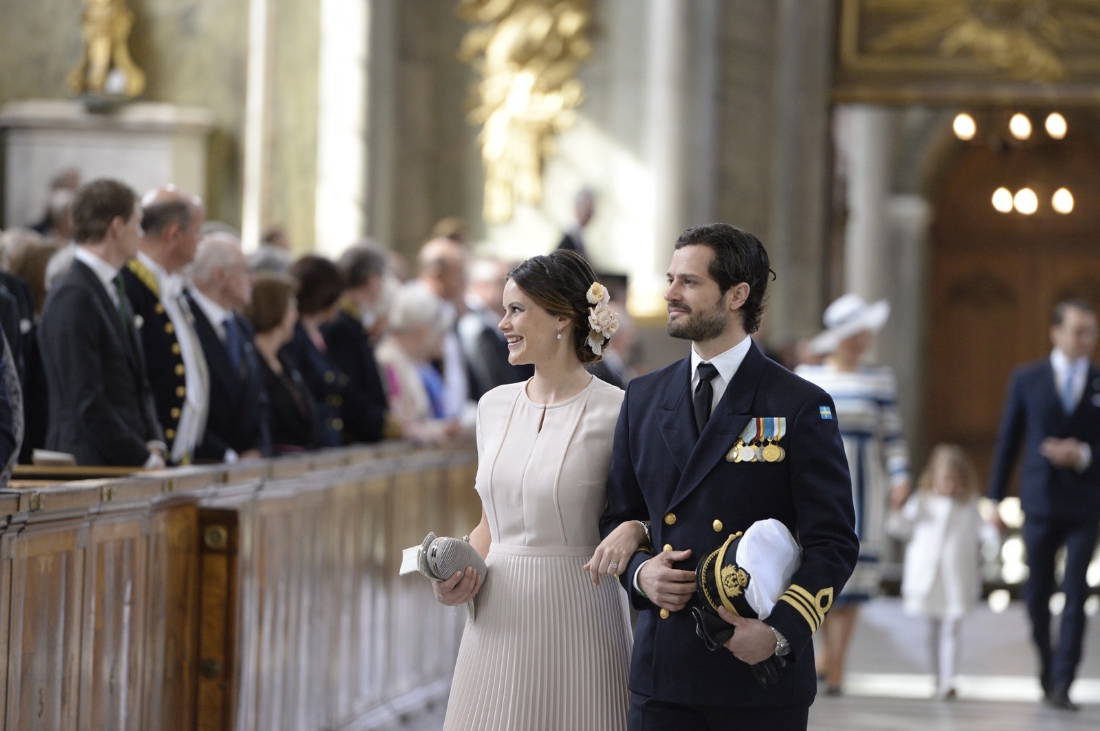 Prinsessan Sofia och prins Carl Philip anländer till Te Deum i Slottskyrkan i Stockholm lördagen den 30 april med anledning av högtidlighållandet av kung Carl Gustafs 70-årsdag. 
Foto: Jessica Gow / TT
