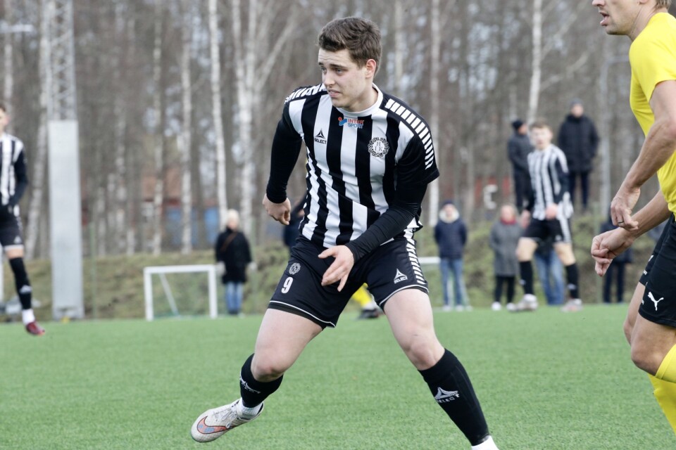 Oskar Robberttes Högsby IK ställs mot Asarum borta i division 3-premiären.