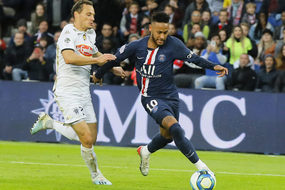 Paris SG får klara sig utan Neymar, till höger, i fyra veckor på grund av en lårskada. Arkivbild.