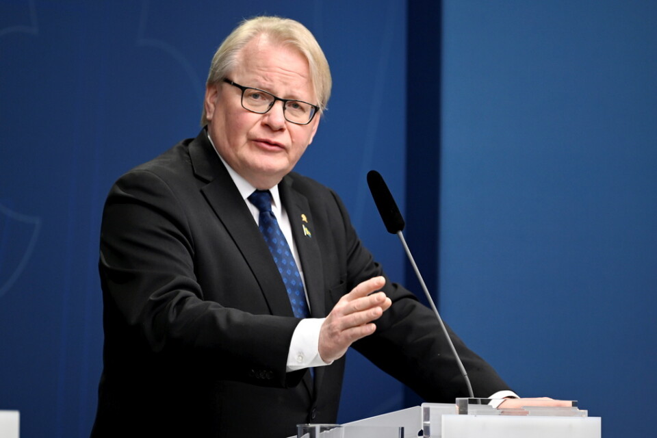 Försvarsminister Peter Hultqvist (S) vid en pressträff i Rosenbad.