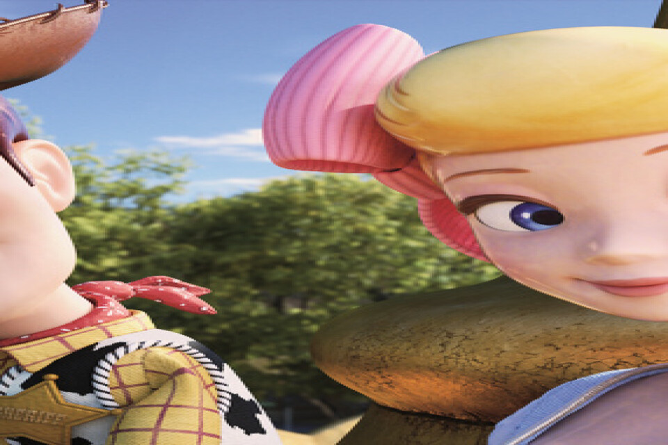 Woody och Bo Peep i "Toy story 4" som återigen intar förstaplatsen på den svenska biotoppen. Pressbild.