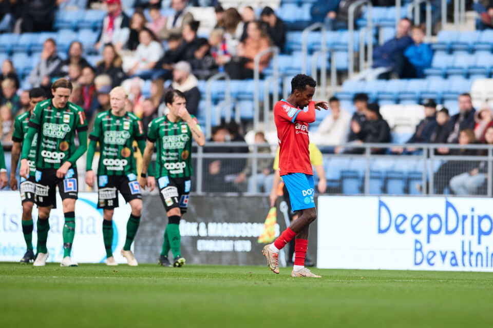 Helsingborgs Taha Ali deppar efter ett av Varbergs mål i 1–3-förlusten.