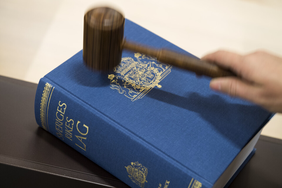 Ett föräldrapar i Skåne döms till fängelse för att ha slagit sin tonårige son med en piska. Arkivbild.