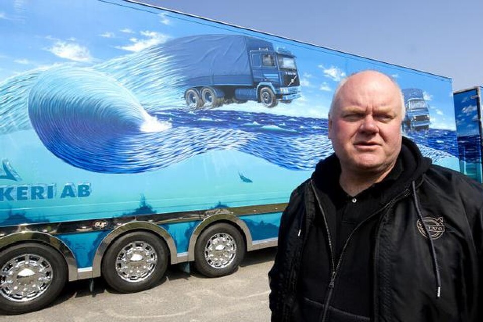 Stolt ägare. Ralf Ekdahl är mest stolt över lastbilens målningar och 2,5 ton rostfritt som ligger på den. Lastbilen åker han runt med i Europa och visar upp på diverse utställningar. Den har också vunnit mängder av tävlingar och sägs vara Sveriges snyggaste.