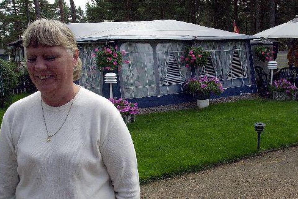 Yvonne Nilsson tillhör långliggarna på Åhus camping, som får räkna med att bli uppsagda i höst. "Bättre än så här kan man inte bo", säger hon.Bilder: Ronnie Smith