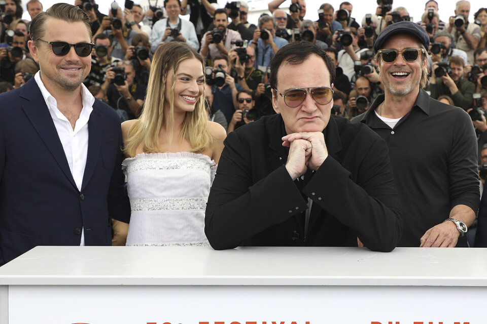 Leonardo DiCaprio, Margot Robbie, Quentin Tarantino och Brad Pitt inför presskonferensen för "Once upon a time in Hollywood" i Cannes.