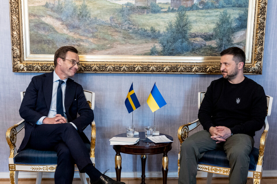 Sveriges statsminister Ulf Kristersson och Ukrainas president Volodymyr Zelenskyj i maj, när de träffades i Helsingfors. Nu har de talat i telefon, twittrar Zelenskyj. Arkivbild.