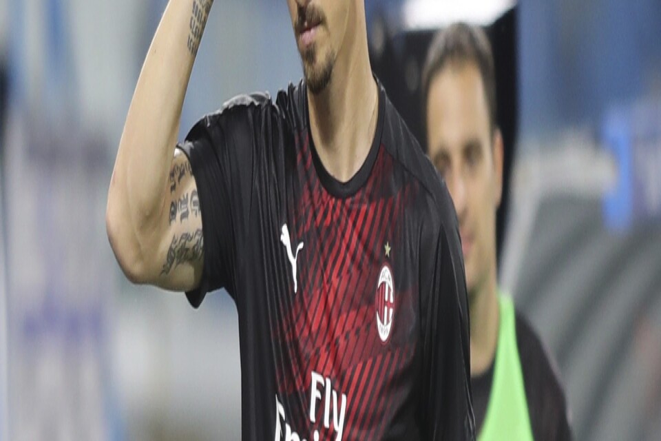 Zlatan Ibrahimovic är tillbaka i spel för Milan efter skadan, här på väg in mot Spal.