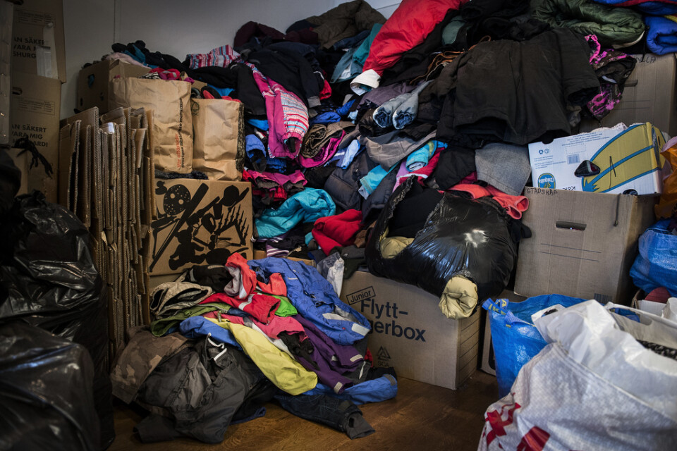 Säckar med kläder och annat riskerar att ta resurser från viktigare arbete i katastrofområden. Arkivbild.