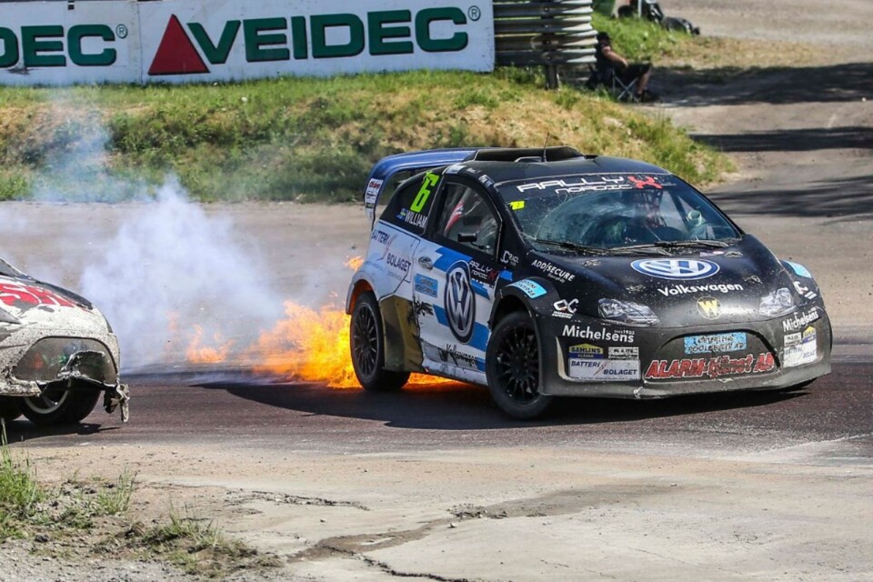 William Nilssons bil började brinna under tävlingen i Arvika.