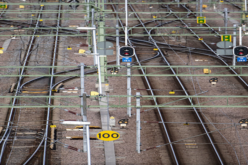 En nedriven kontaktledning i Arlöv orsakar tågförseningar i södra Sverige. Arkivbild.