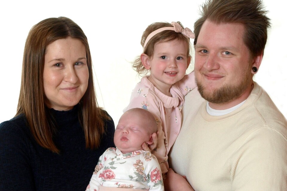 Sarah Sörensson och Joacim Malmros, Ljungbyholm, fick den 22 maj en dotter som heter Nemi. Vikt 3844 g, längd 51 cm. Syskon: Ninja.