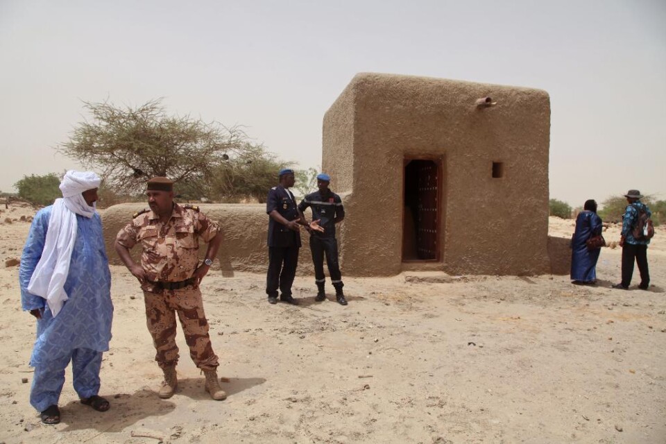 Tio soldater har dödats i ett anfall mot en militärbas i norra Mali, uppger en militärkälla. Enligt källan kunde militären slå tillbaka \"terroristerna\" som slog till mot basen i Gourma-Rharous tio mil från Timbuktu i norra Mali. Under helgen dödades tv