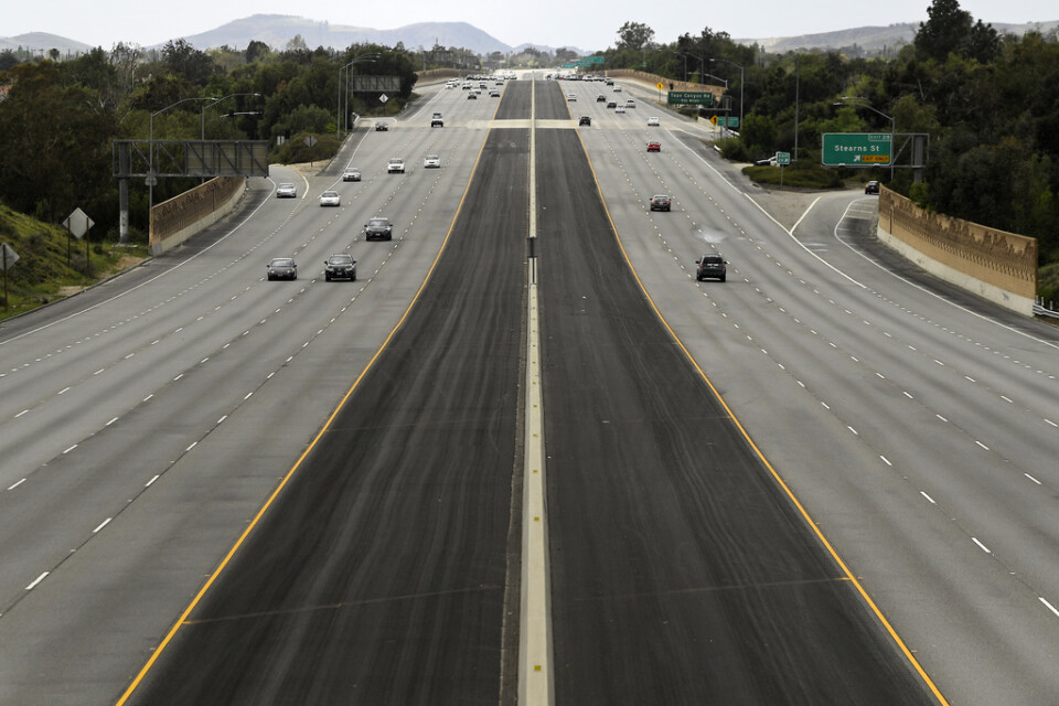 En amerikansk motorväg i Sim Valley i Kalifornien.