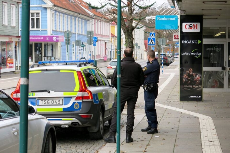 Polisen söker efter rånarna i centrala Ronneby.