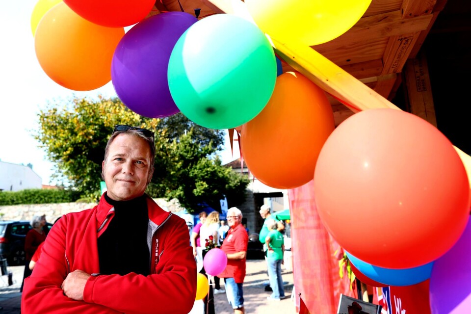 HBT-Socialdemokraters ordförande Sören Juvas var på plats vid valstugan i Kalmar på fredagen för att prata med väljare. ”Det här valet handlar om alla människors rätt att vara den du är”, säger han.