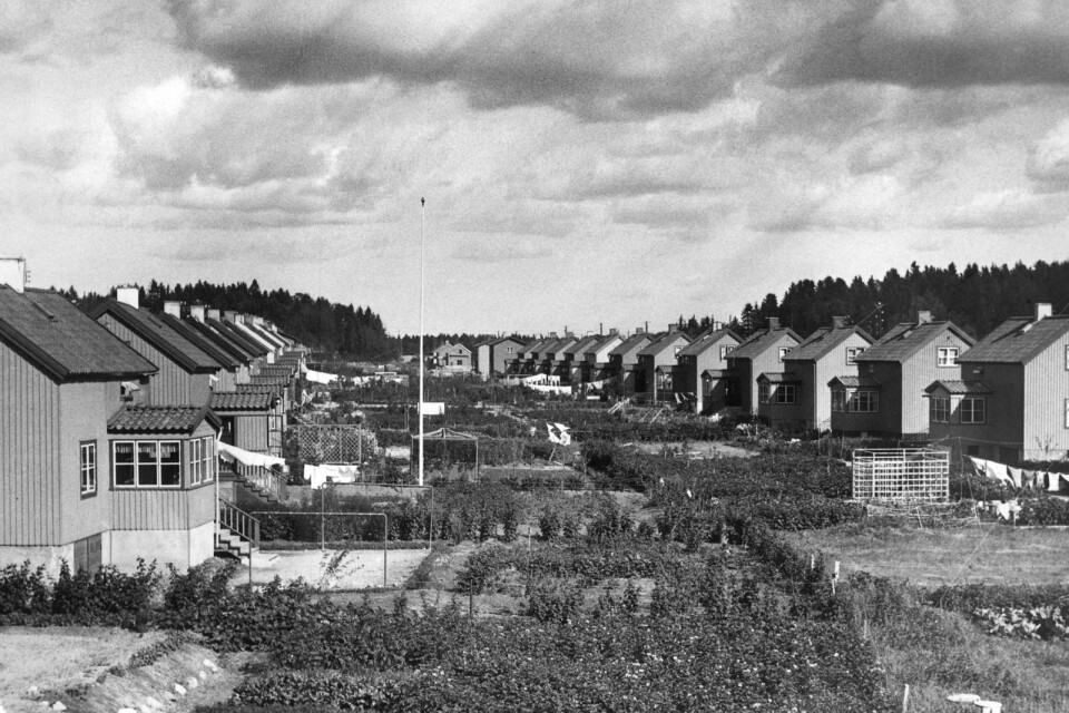 Folkhemmet skapas i Norra Ängby i Stockholm. Självbyggen med trädgård, 1935. Men vad är det för folkhem Sverigedemokraterna vill återskapa, undrar skribenten.