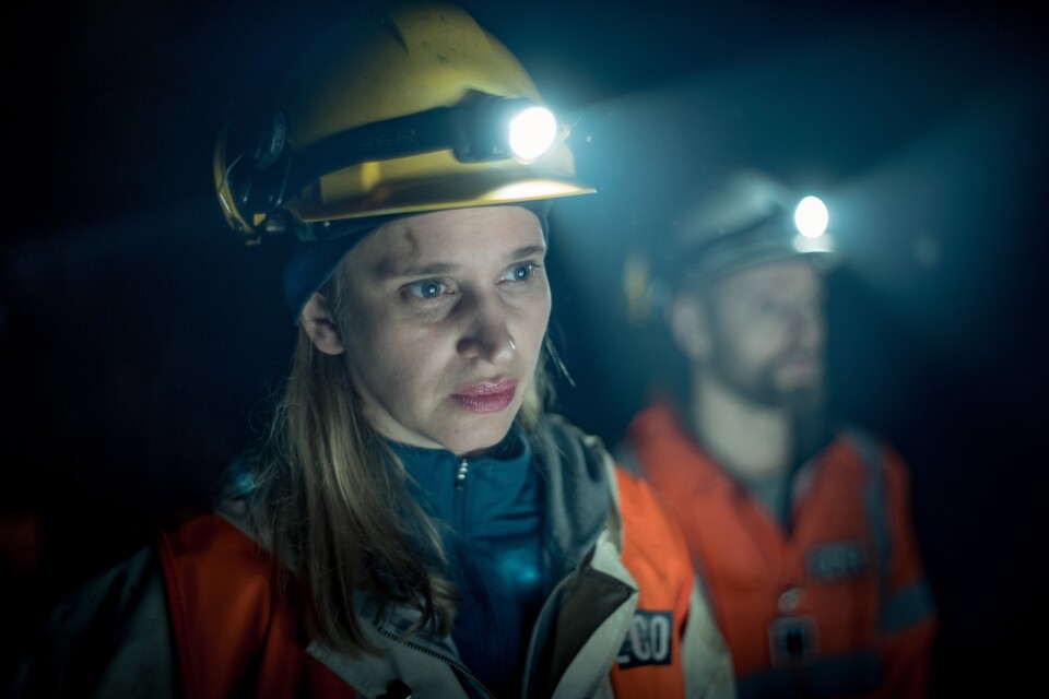 Vera Vitali spelar geologen Helen i SVT-serien "White wall". Pressbild.