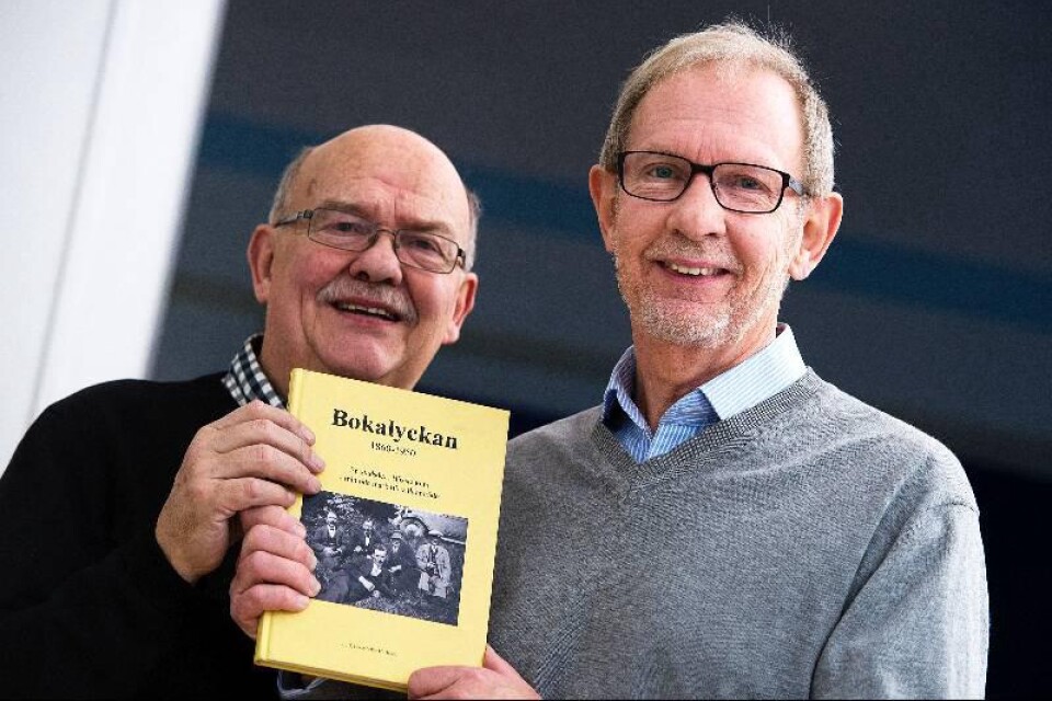 Författare. Bo Carlsson och Per Carlsson har, tillsammans med brodern Leif Carlsson som inte är med på bilden, skrivit en bok om bostadsområdet Bokalyckan i Hässleholm.