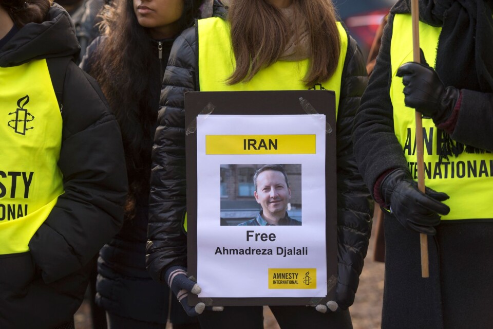 Bilden är tagen i samband med en demonstration utanför Irans ambassad i Stockholm 2017. KI-forskaren Ahmadreza Djalali, 45, greps av iransk polis under ett konferensbesök och ett datum för verkställandet av dödsstraffet har satts.