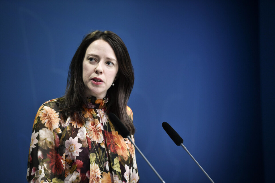 Jämställdhetsminister Åsa Lindhagen (MP) håller pressträff.