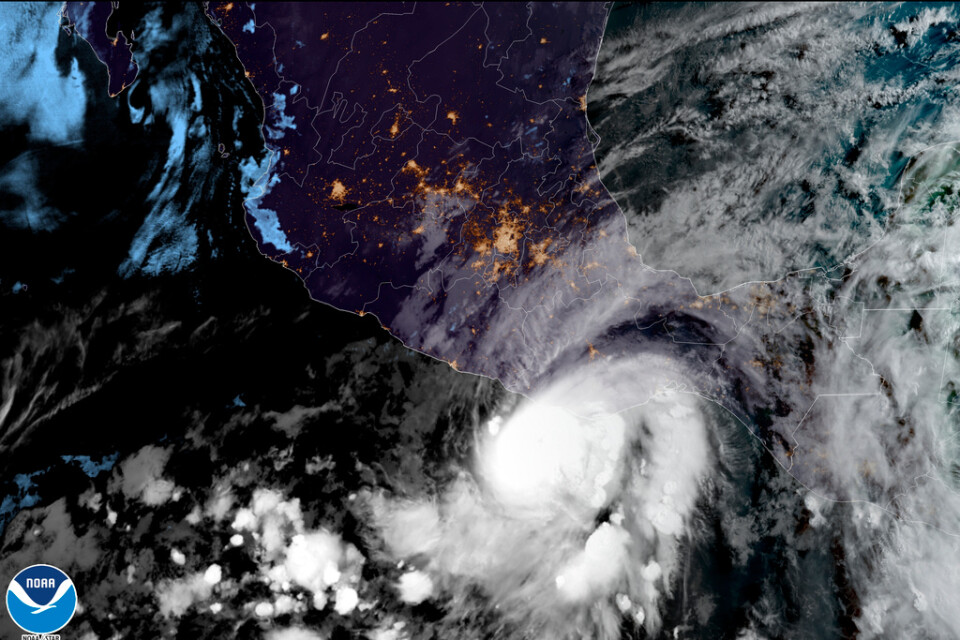 Orkanen Agatha fångad på en satellitbild när den drog in över södra Mexiko i måndags.