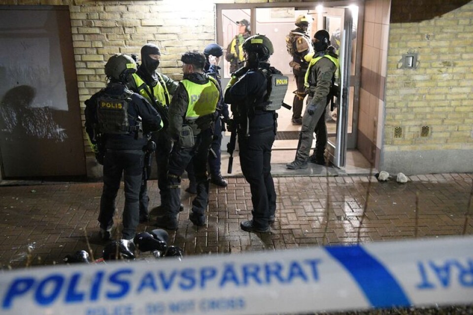 En man sköts ihjäl i stadsdelen Hermodsdal i Malmö på fredagskvällen.