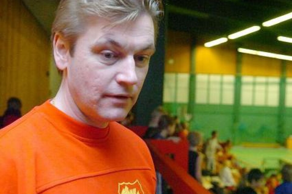 En av skolhandbollens eldsjälar i Österlens IK, Lars Roswall.