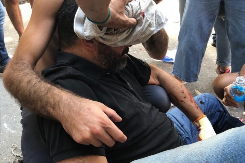 Flera hundra människor skadades i de våldsamma protesterna i Libanons huvudstad Beirut på lördagen.