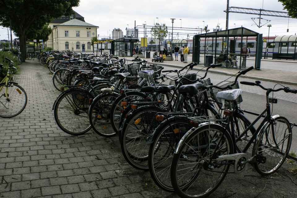 Cyklar vid centralstationen i Kalmar.