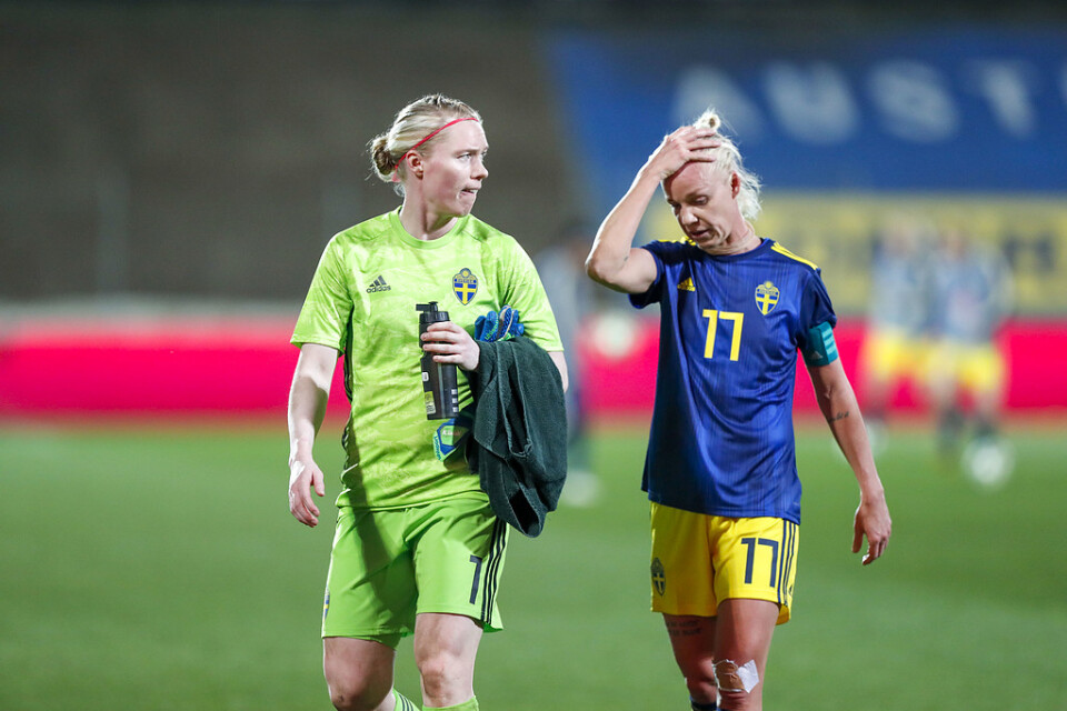 Hedvig Lindahl och Caroline Seger, två av Sveriges 23 VM-spelare. Arkivbild.