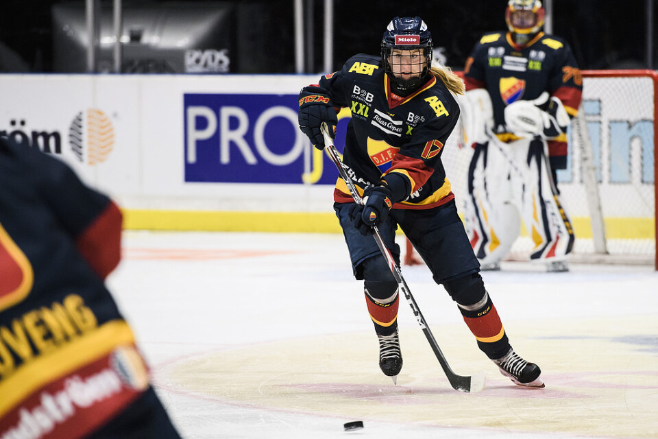 Julia Johansson och hennes Djurgården tog första segern för säsongen i SDHL. Arkivbild.