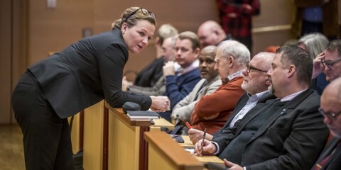 Emma Swahn-Nilsson (M) i samtal med kommunalrådskollegorna Börje Dovstad (L) och Christopher Larsson (SD).