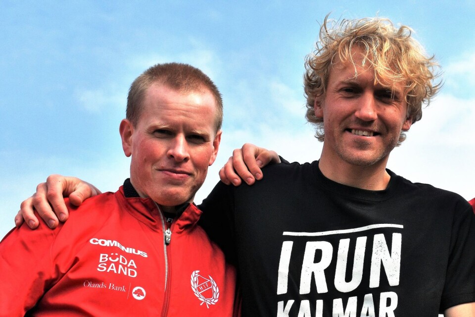 Högby IF-löparen David Nilsson (till höger) vann Kalmar Malkars halvmara före klubbkompisen Mikael Bäcklund (till vänster).