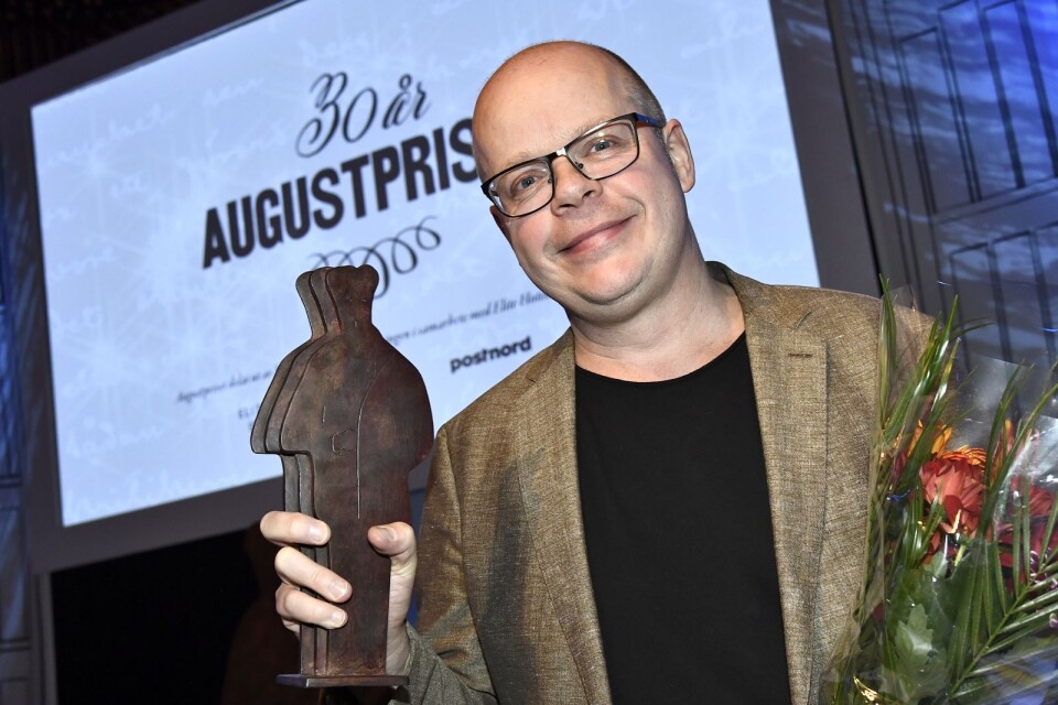 Magnus Västerbro fick priset för årets Svenska fackbok för Svälten hungeråren som formade Sverige vid  Augustpriset 2018 i Konserthuset.