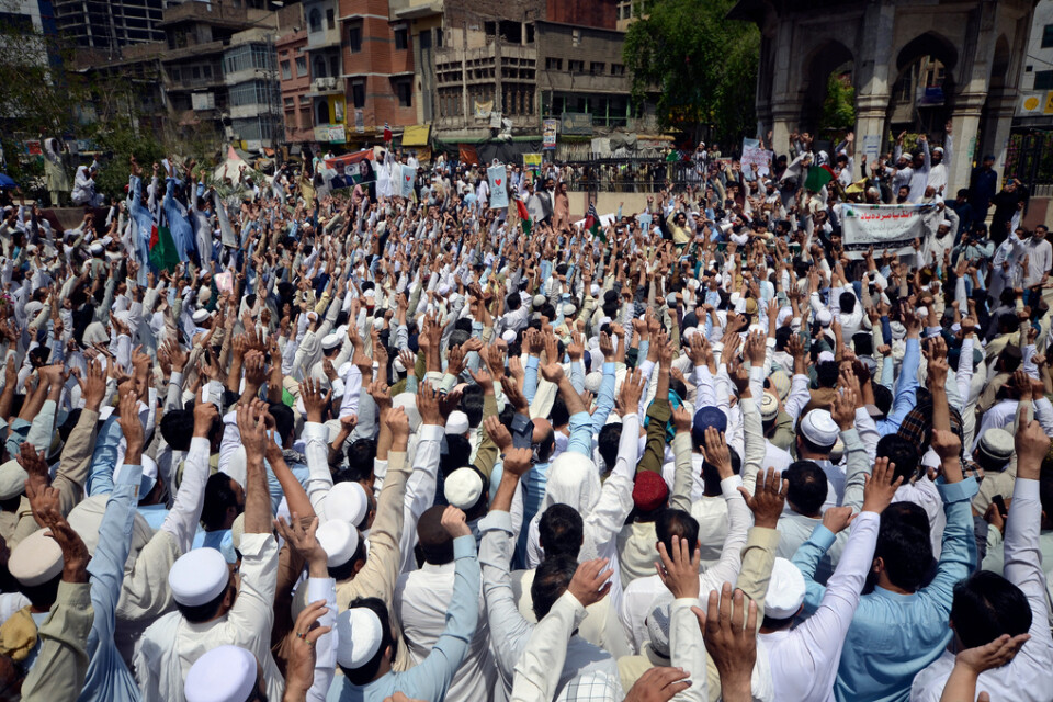 Demonstrationer anordnades efter fredagsbönen i Indien och flera grannländer, bland annat Peshawar i Pakistan.